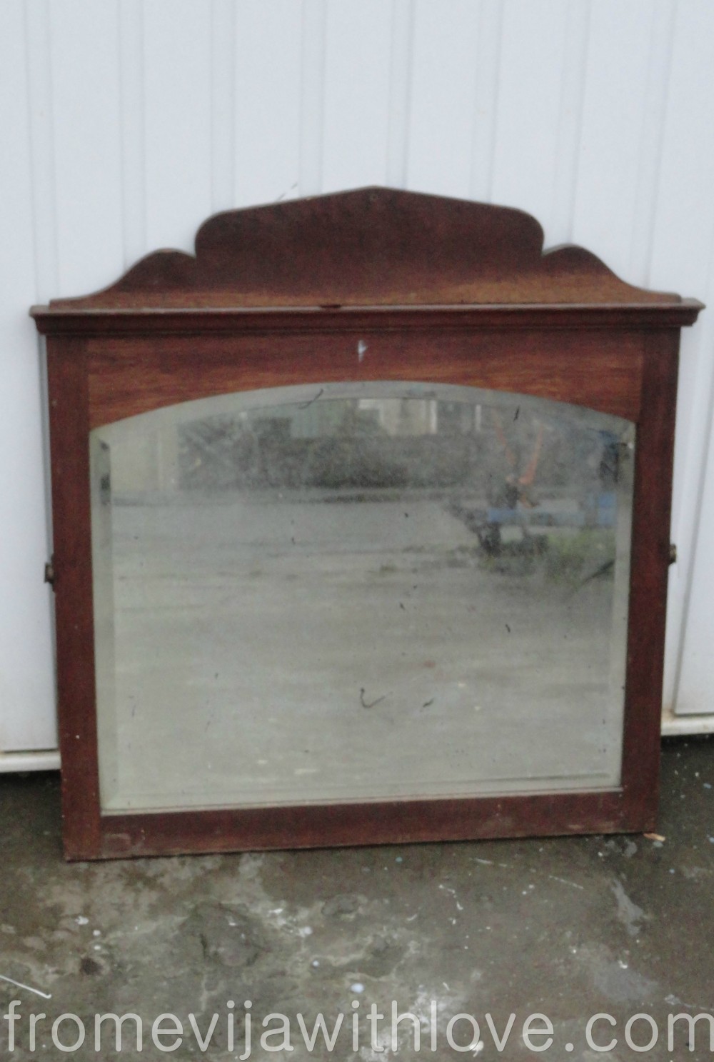 old-shabby-mirror