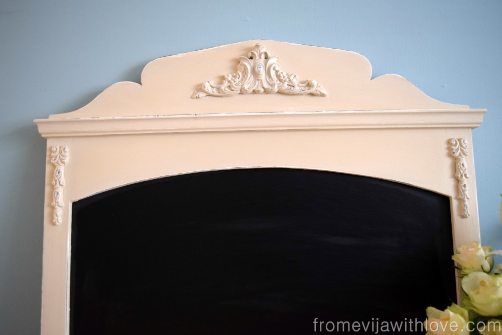Decorative-mouldings- chalkboard