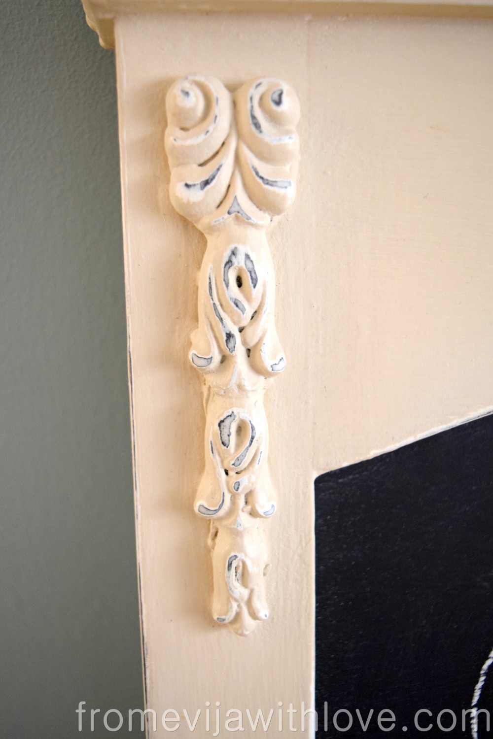 decorative-moulding-painted