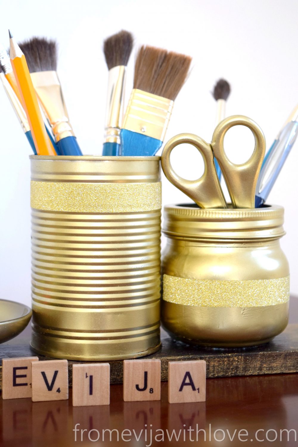 gold-brush-holder