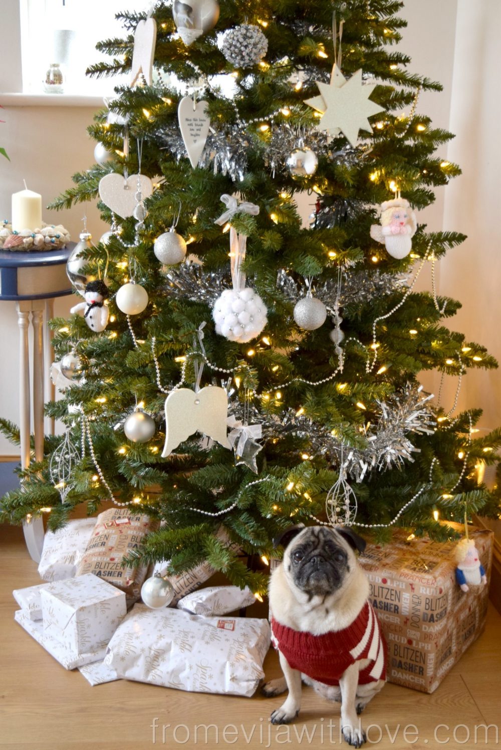 christmas-tree-pug-jumper